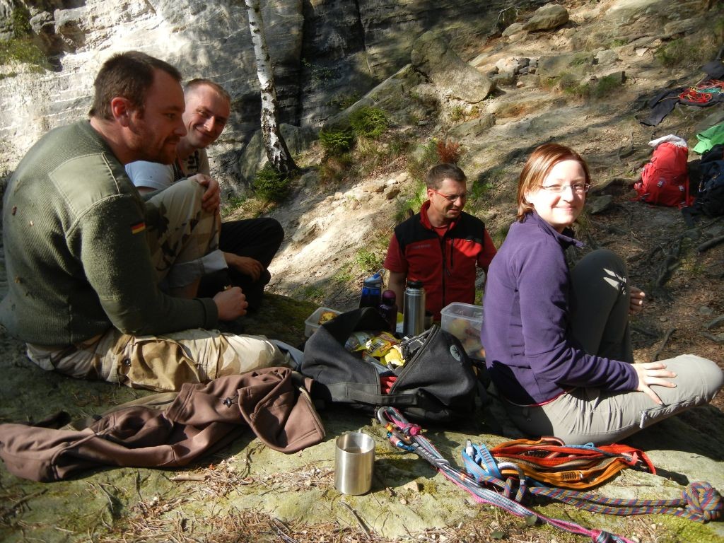 Kaffepause am Sonnenwendstein (Bielatal, Sächsische Schweiz)