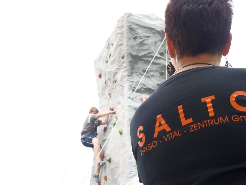 Kletterturm beim Tag der offenen Tür im SALTO Physio-Vital-Zentrum in Falkenstein