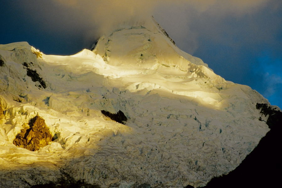 Nevado Alpamayo im Abendlicht