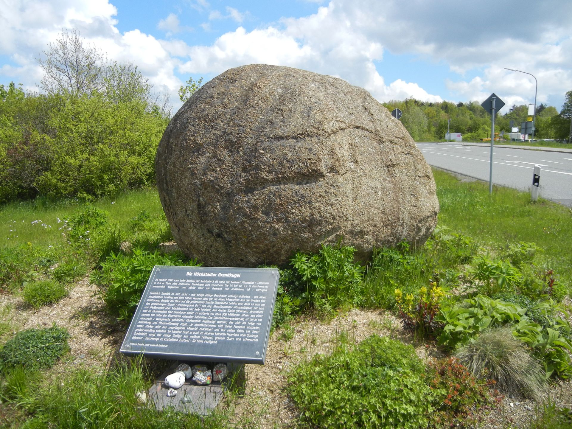 die Höchstädter Granitkugel