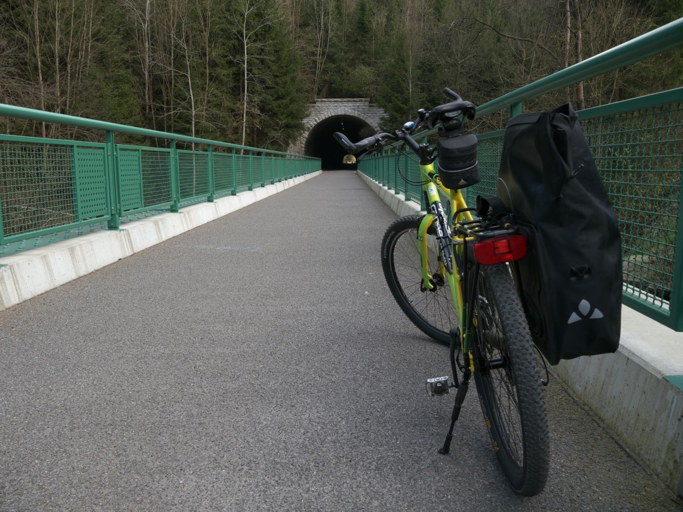 einfach genial, ein Tunnel nur für Radfahrer