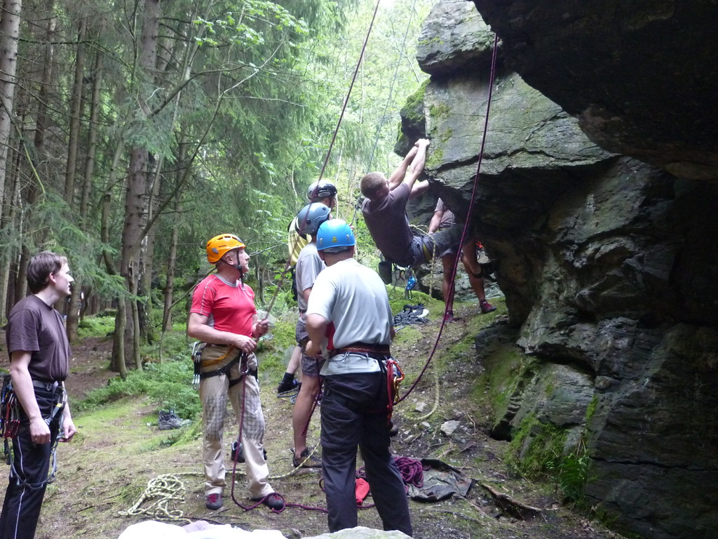 15 Kletterfreunde trafen sich am Lohberg bei Falkenstein zum Mittwochstraining