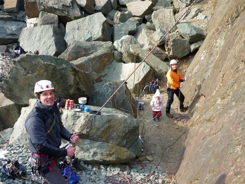 Anklettern als Saisonbeginn im Klettergebiet Steinicht