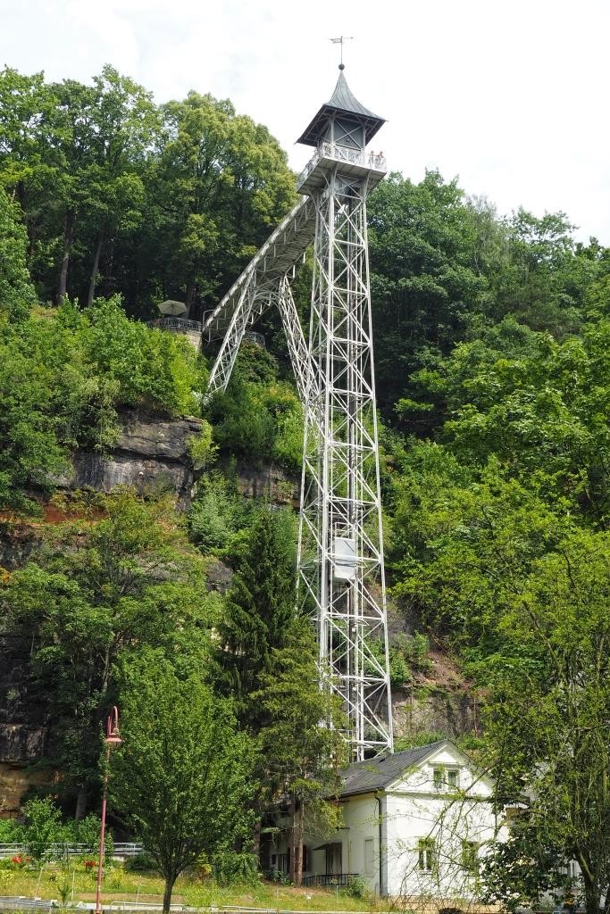 Der Historische Personenaufzug In Bad Schandau Der Kurort Im Elbsandsteingebirge Wirbt Mit Einer Besonderheit Seniortraveller De Reiseblog Fur Den Zweiten Reisefruhling