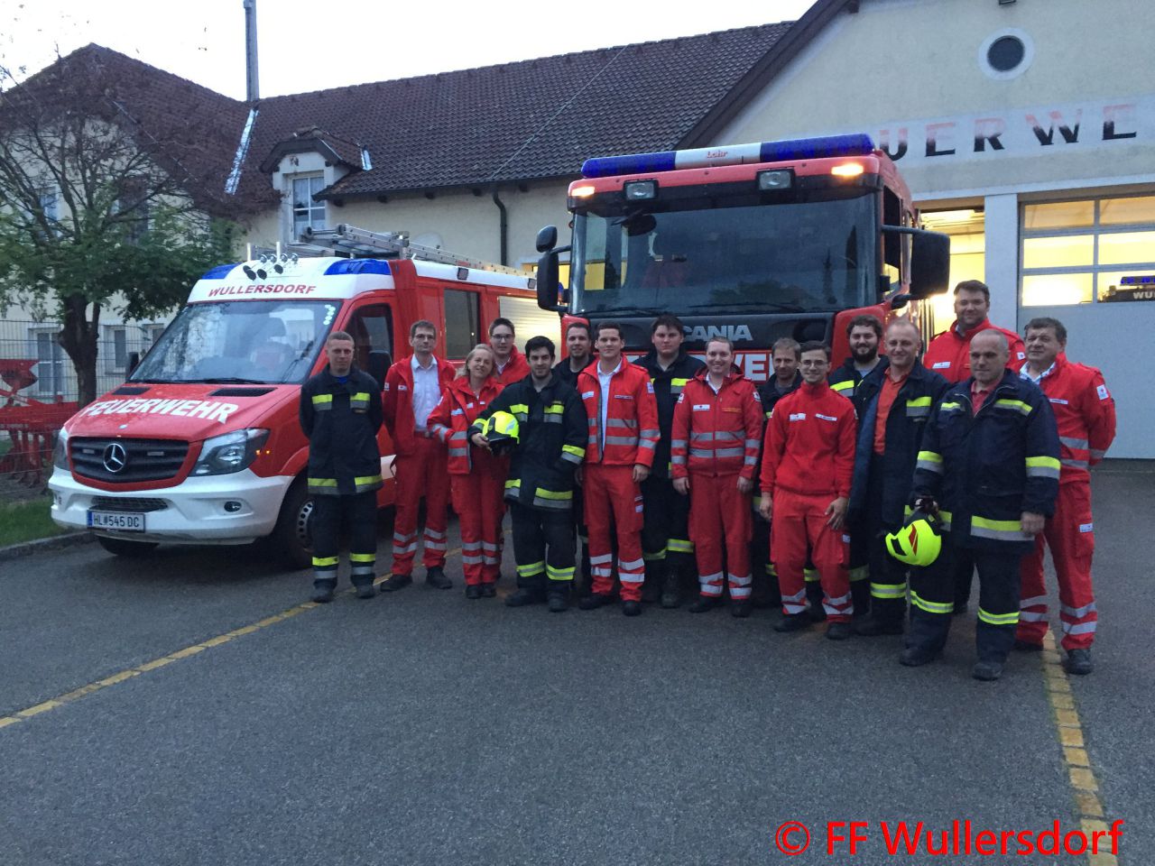 Pfarrhof Wullersdorf im Rahmen der Lese- umwelt. 14. August, 15.20 Uhr im Feuerwehrhaus. Wullersdorf: Kennenlernen der Feuerwehr,. Dorftrommler Ausgabe 02/2015, PDF - Marktgemeinde
