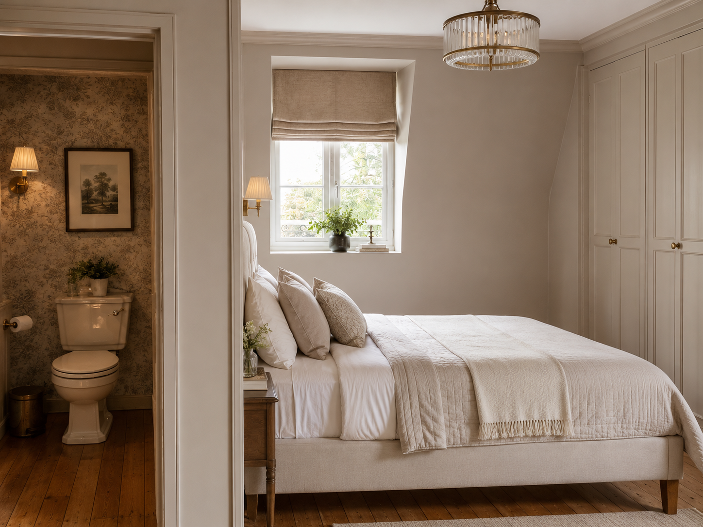 Chambre et WC aménagés au deuxième étage lors de la rénovation d’une maison de maître dans l’Oise.