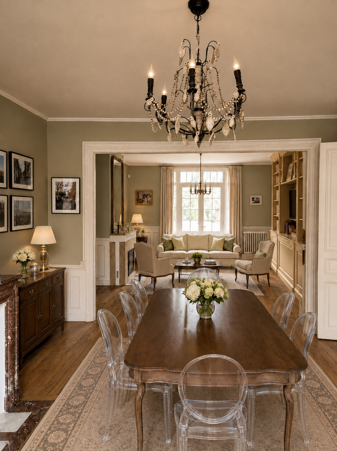 Salon rénové et lumineux avec meuble télé sur mesure, dans une maison de maître de l’Oise.