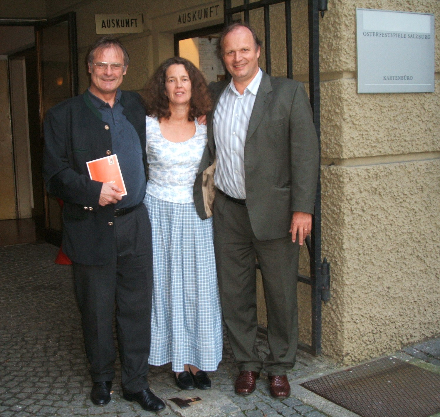 Dr. Schlömicher-Thier mit Logopädin Fr. Weikert und Dr. Weikert aus Regensburg  2010 bei den  Salzburger Festspielen
