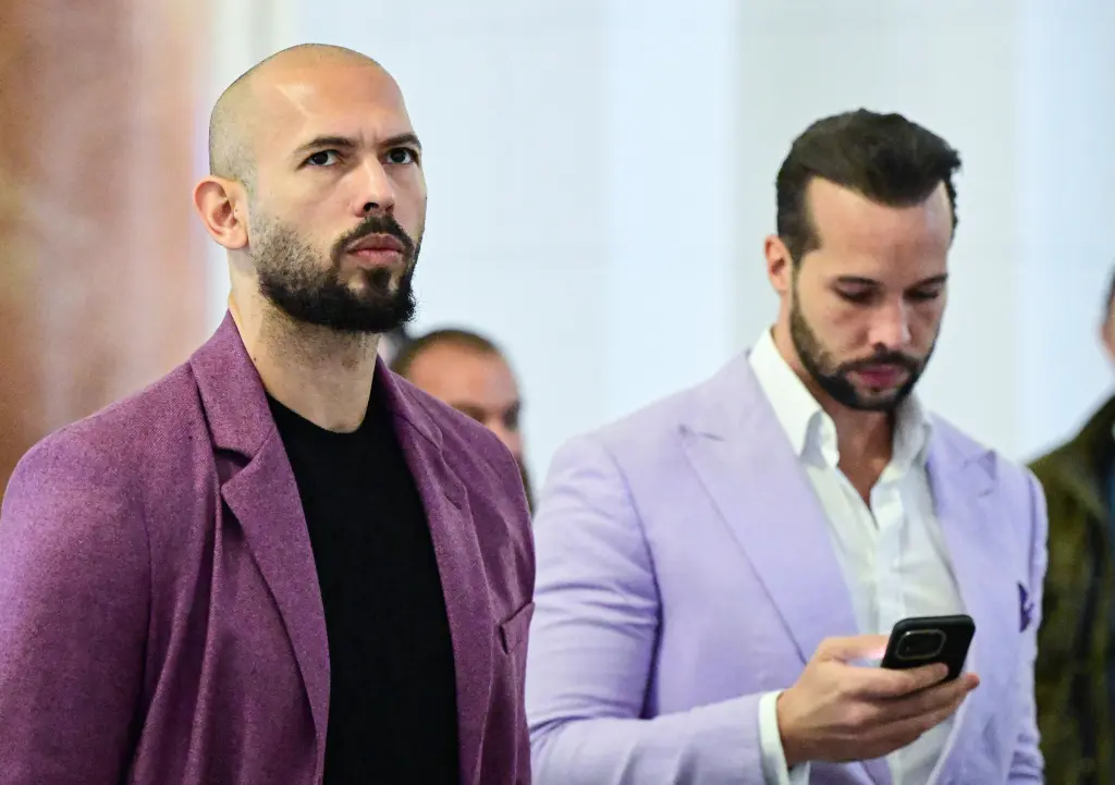 Andrew Tate sigue movilizando a sus seguidores pese a enfrentar 59 cargos penales