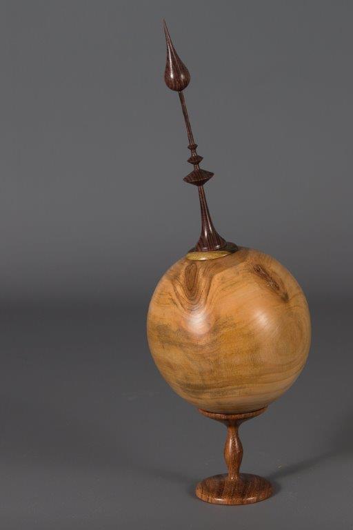 Jolie boule en Alisier, Amourette et Cocobolo (Ht 28 Ø 14)