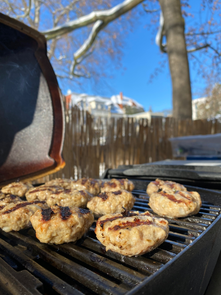 Bouletten in der winterlichen Aussenküche
