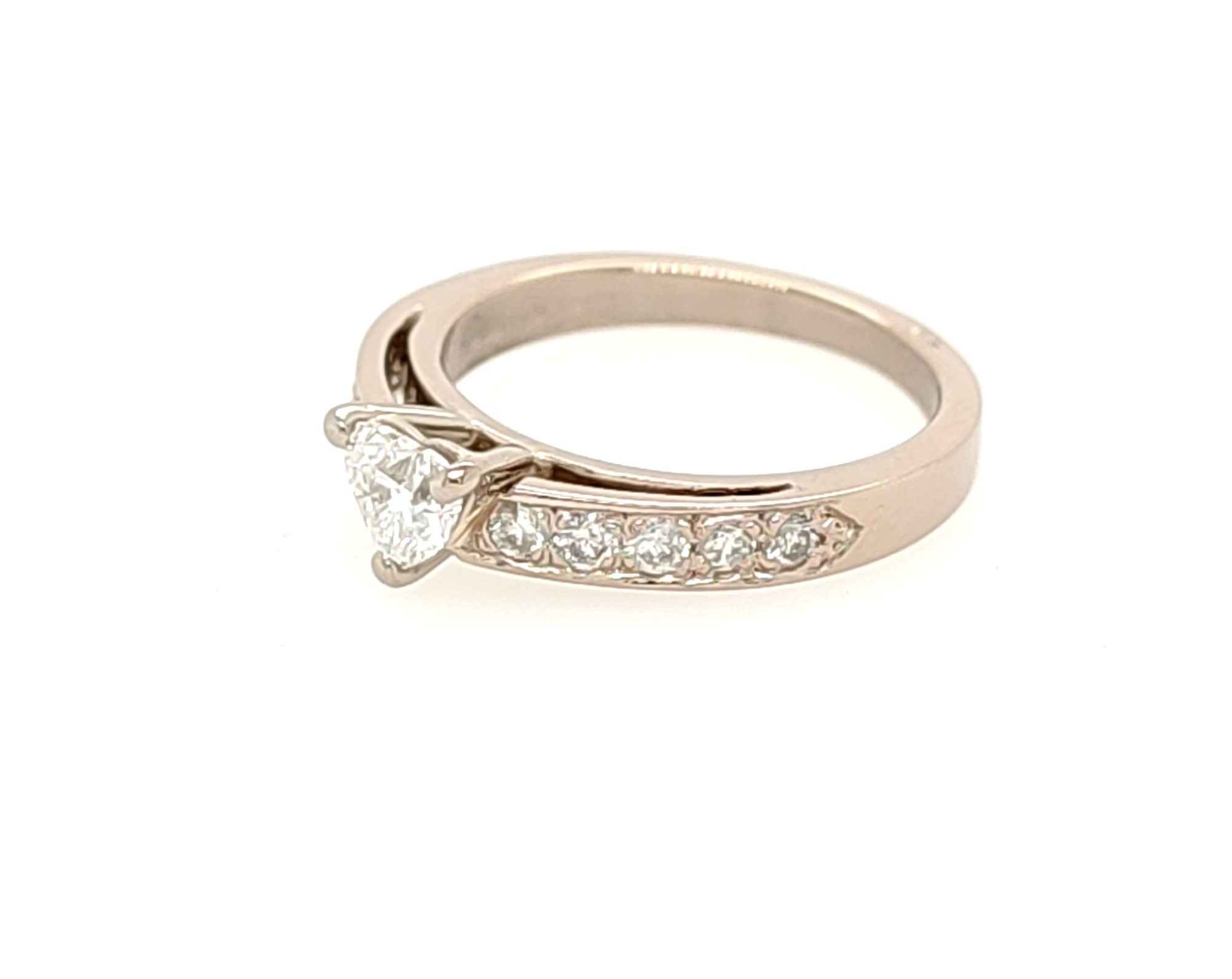 Bague or gris palladié 750 et diamants - pierres fournies par Agnes F.
