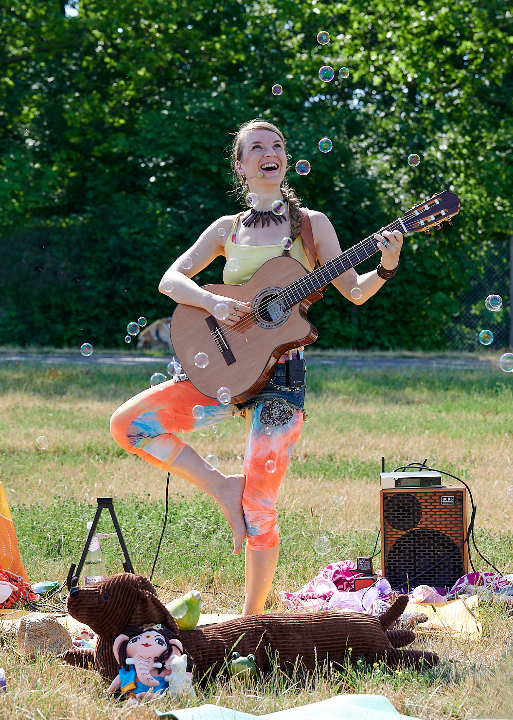 Claudia Rühle, die singende Kinderyogalehrerin von Sunlight Kids Yoga