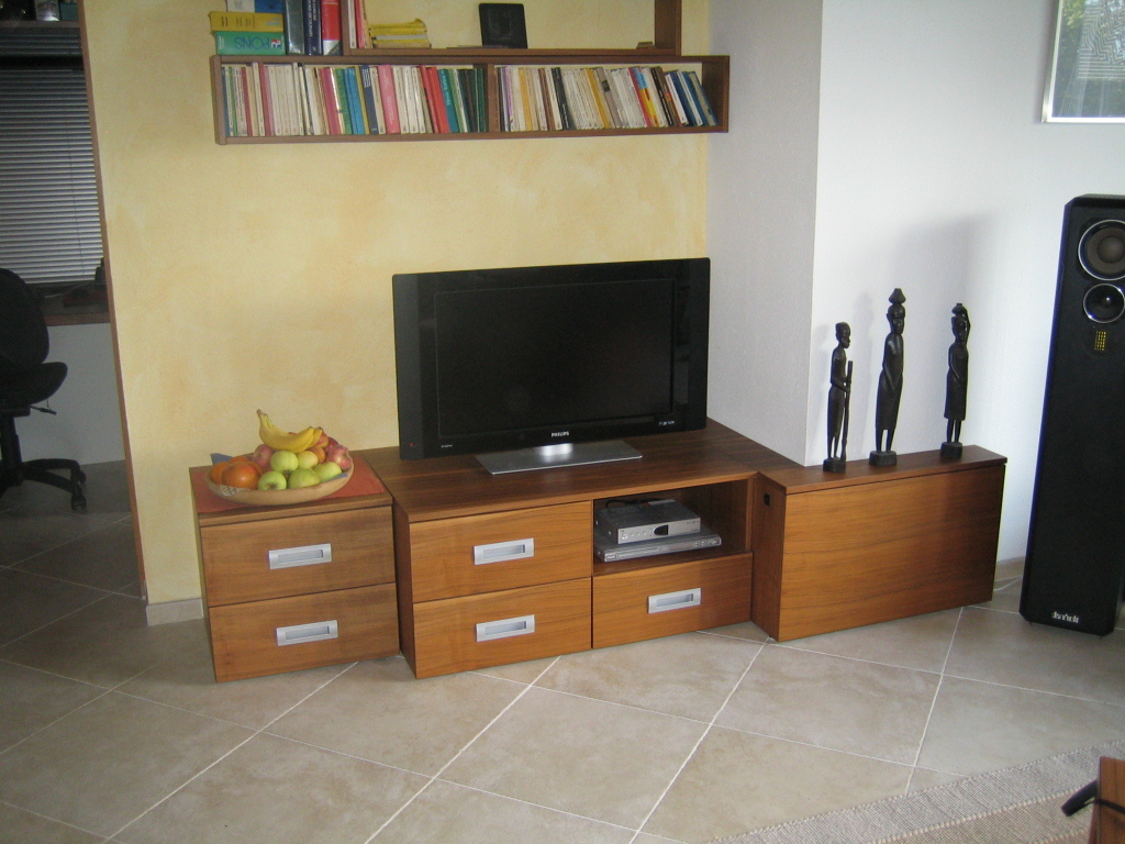 TV Schrank Nussbaum furniert