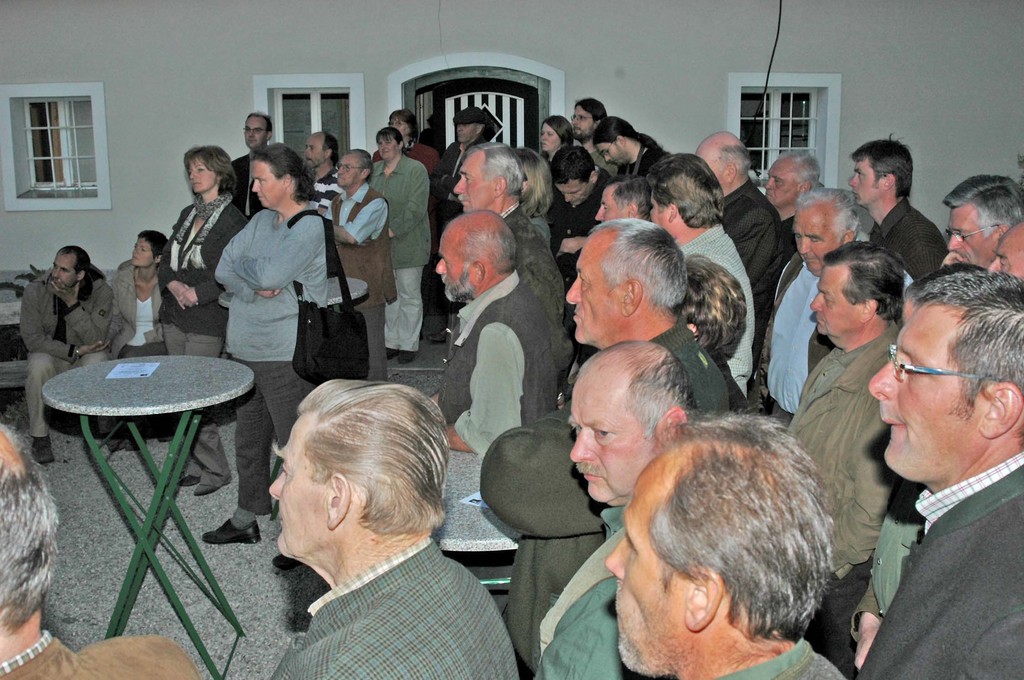 viele interessierte Gäste, besonders unter der Jägerschaft