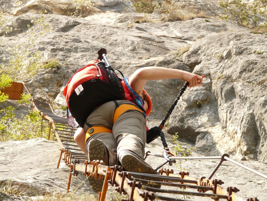 Turismo activo en el Altiplano de Granada: Escalada vía ferrata en Puebla de Don Fadrique