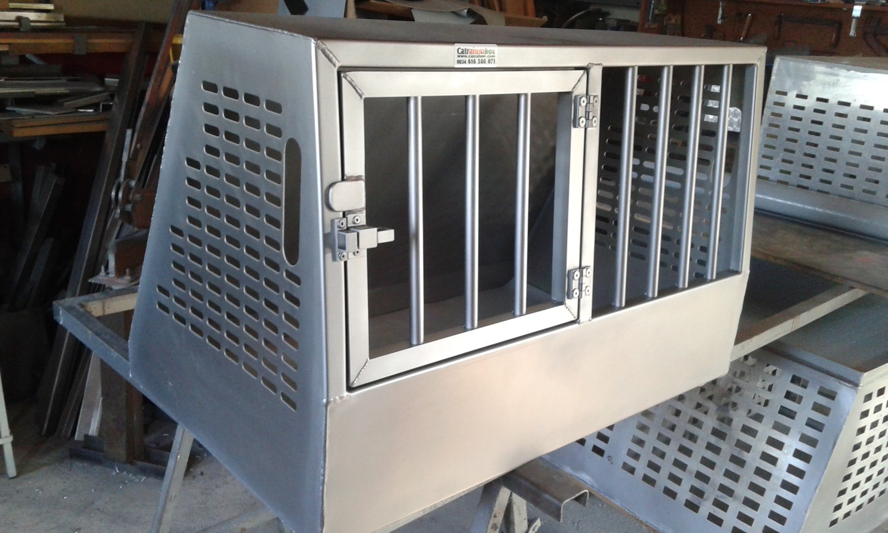 CAJAS PARA PERROS CAJAS DE TRANSPORTE DE ANIMALES EN ALUMINIO E INOX