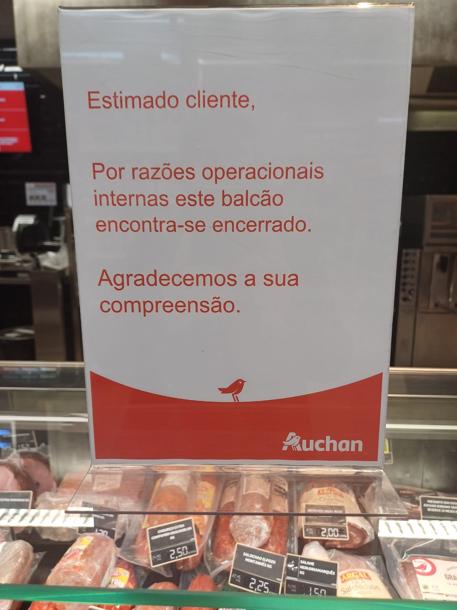 Auchan de Eiras, Coimbra, encerrado por motivo de Greve