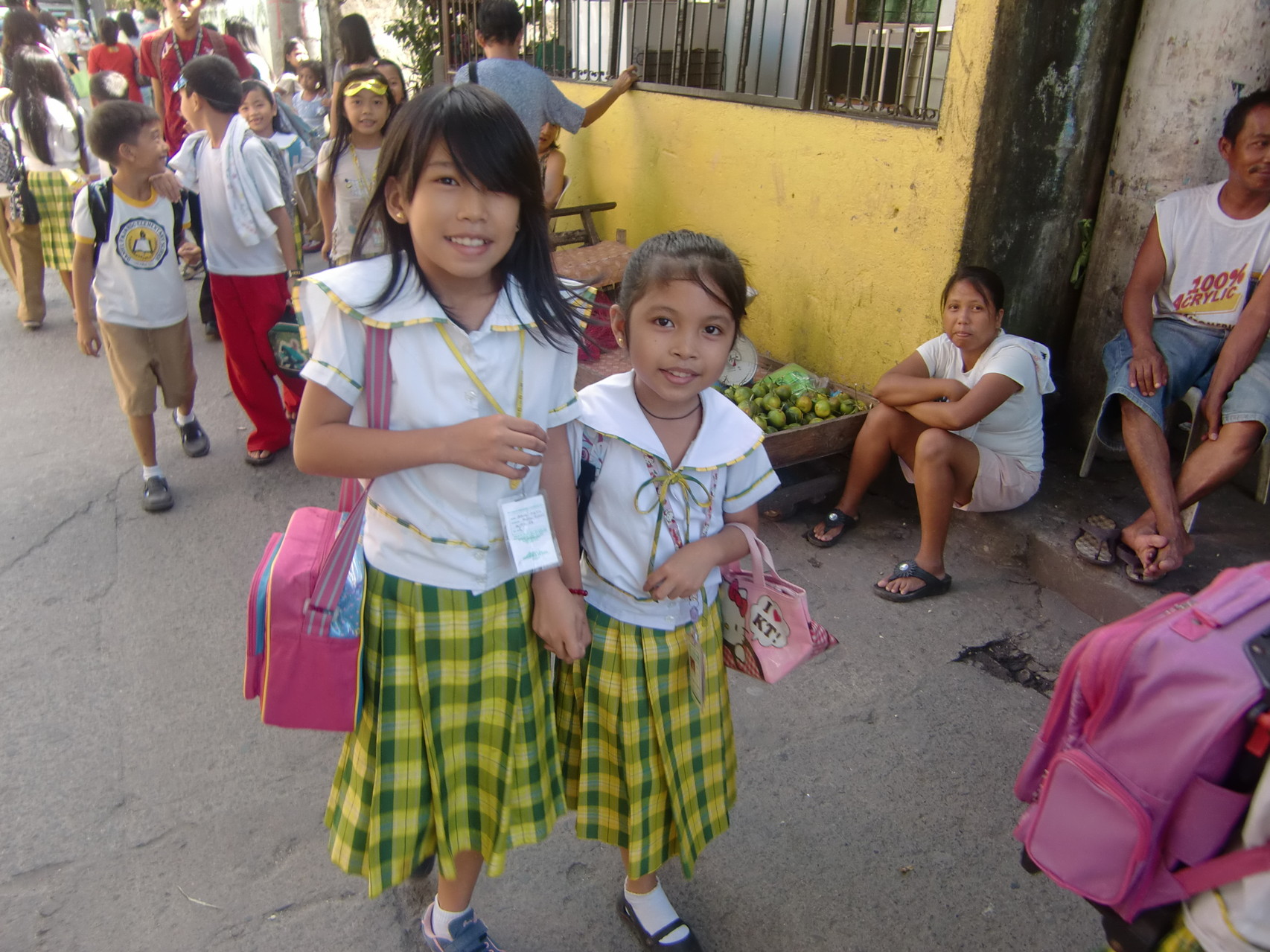 17才で小学校を卒業したロウェナ (アジアの子どもたち―フィリピン) 571f2289-1374-4910-a2a6-