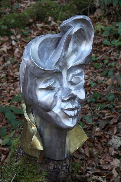 "Die Dame" 2009 - Aluminium und Messing - 63x37x40 cm