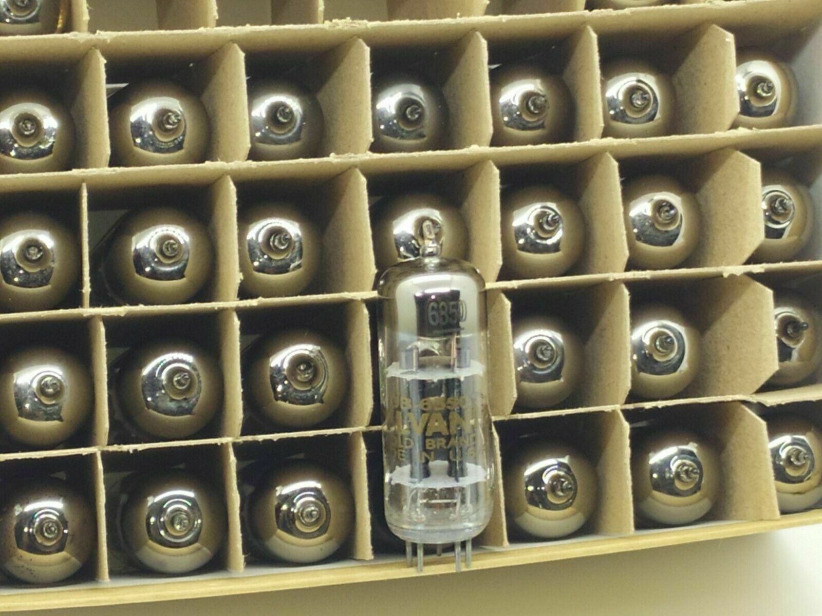ECC82-12AU7-5814-E82CC-6SN7 - tubesandrecords.com NOS tubes ECC82-12AU7-5814-E82CC-6SN7 - tubesandrecords.com NOS tubes