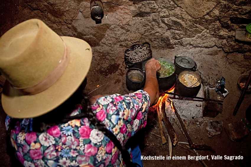 Kochstelle in einem Bergdorf in den Anden - Reiseveranstalter für nachhaltige Peru Reisen