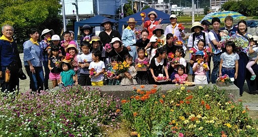 「花と話そう」(古井戸公園。約2年前)