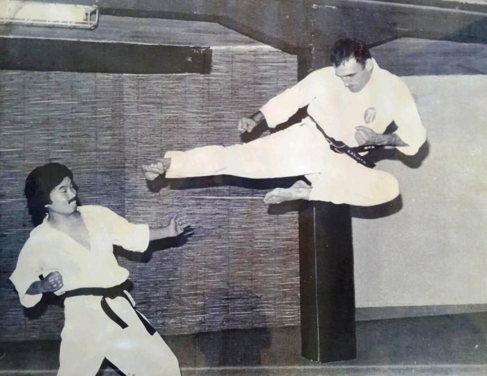 Maître Frédéric Dupertout : karaté, self défense, kobudo, ju jitsu © Les Ecoles Bushido