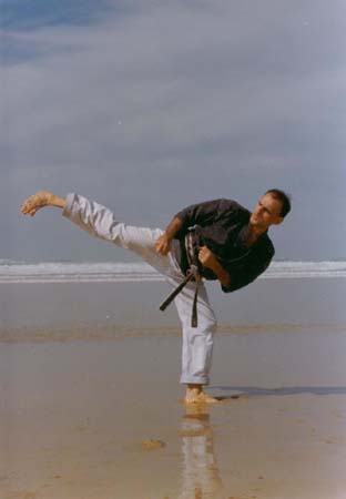 Maître Frédéric Dupertout : karaté, self défense, kobudo, ju jitsu © Les Ecoles Bushido