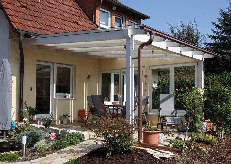 Pergola mit Glasdach, einseitig geschlossen