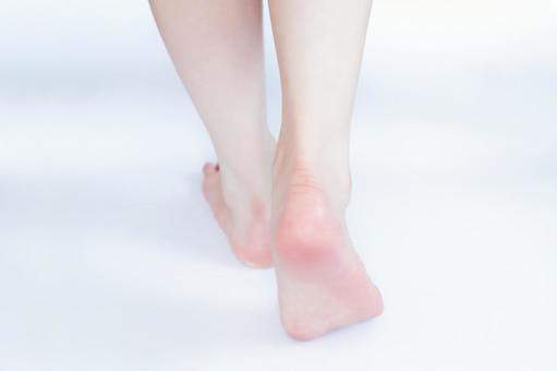 【Vol.644】足の裏の崩れが膝と腰の痛みを引き起こす？歩行不足が招く土踏まずの危機と全身が歪むメカニズム