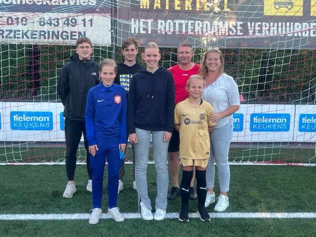 Voetbalvereniging Hellevoetsluis heeft haar eigen jeugdraad.