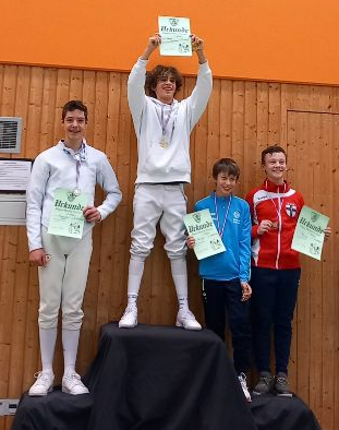 Bild von v. l.: 2. Platz: Florian Hamm (FC Konstanz), 1. Platz: Ayoschua Ledermann (Fechtschule Zürich), 3. Plätze: Marc Jäger (SV Waldkirch) und Ben Ackermann (FC Konstanz)