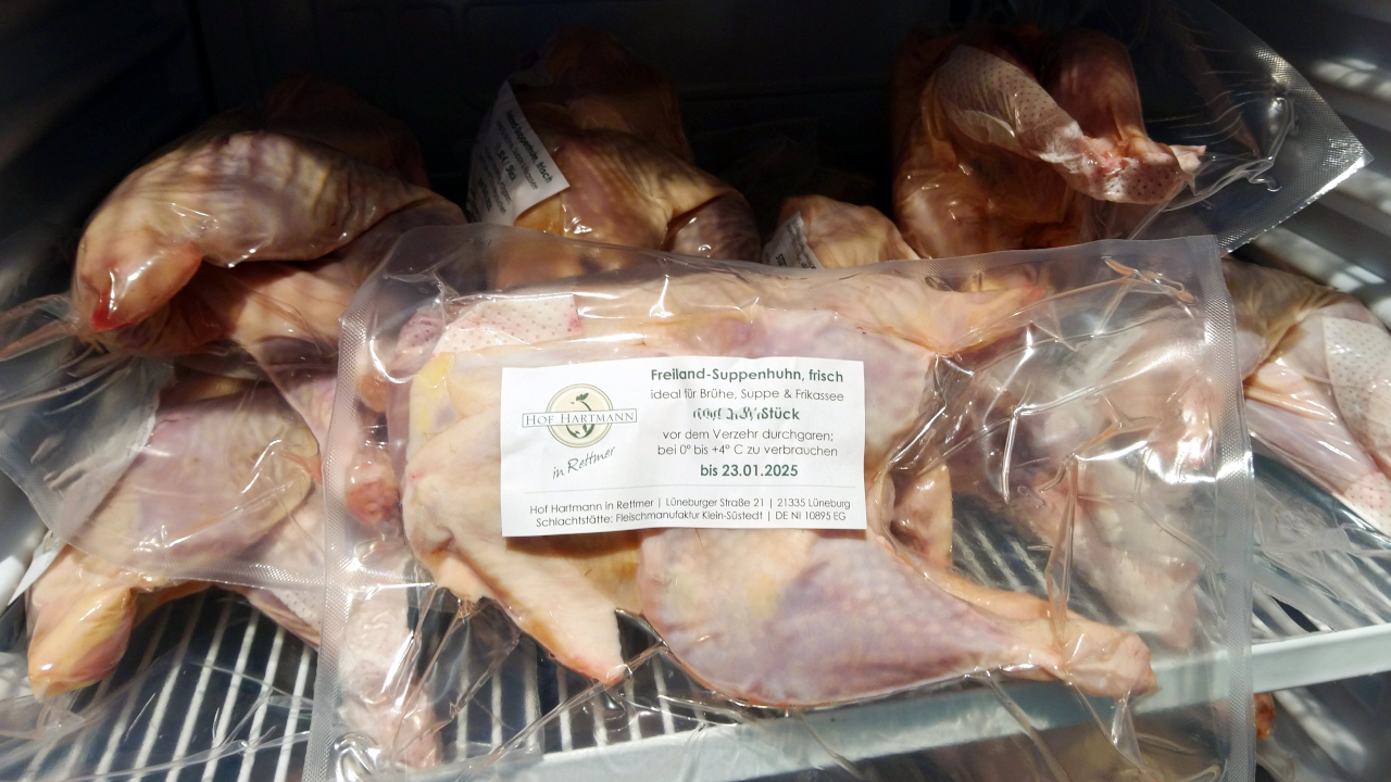 Nur dieses Wochenende: schlachtfrische Suppenhühner ohne Vorbestellung