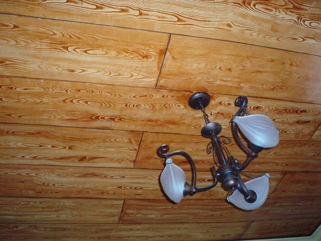 Efecto madera, veteado de barniz sobre techo
