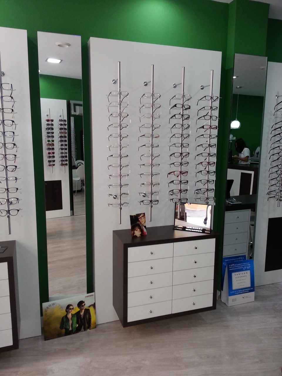 Expositores de gafas con módulo bajo para almacenaje