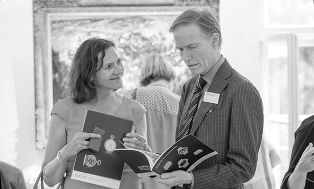 Berit Rapp im Gespräch mit Uhrenexperte von Koller Auktionen