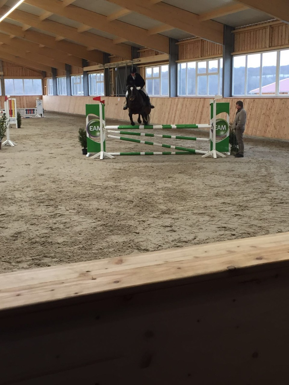 Lena Ried auf Socke im A-Springen