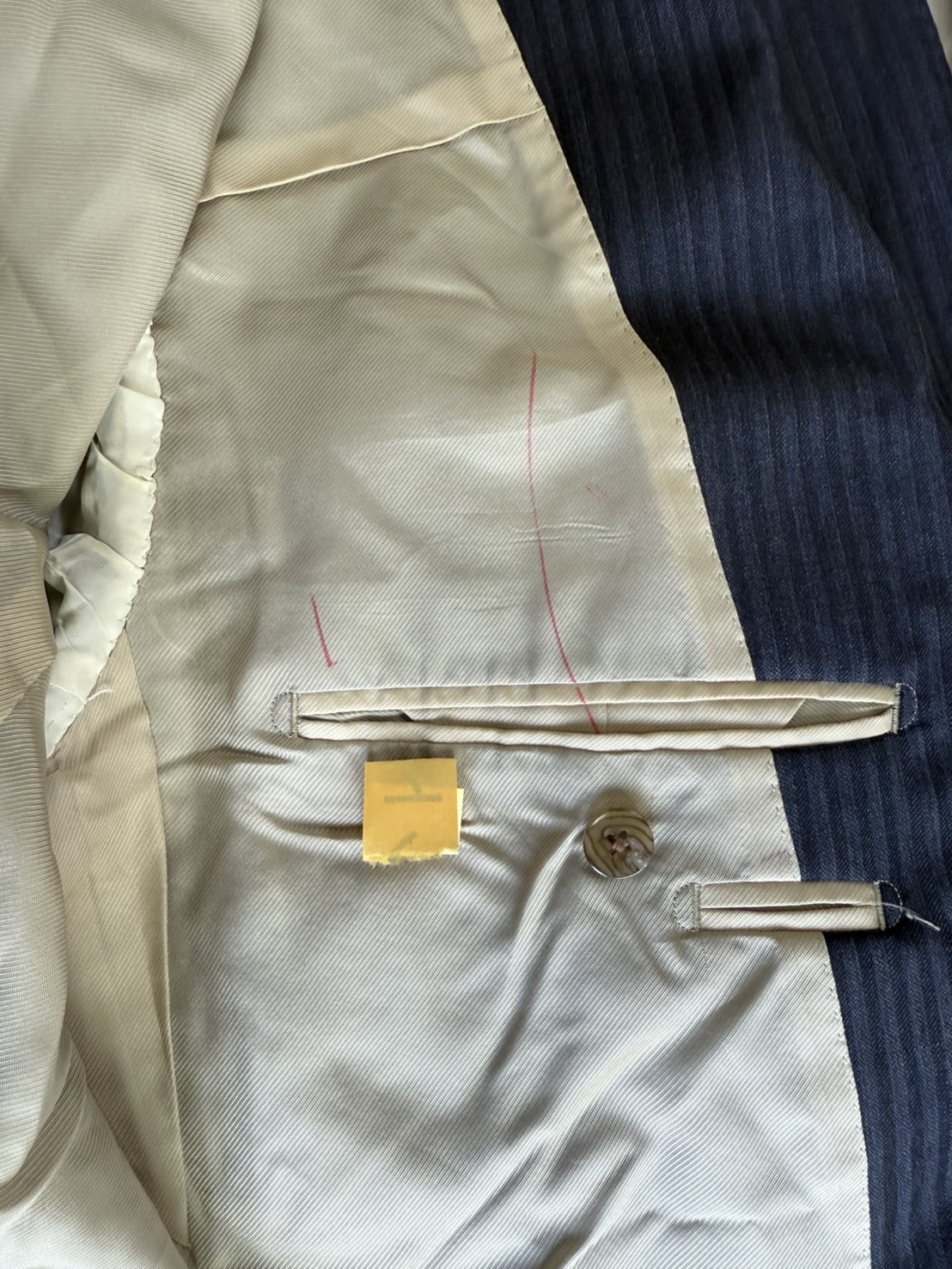 ジャケットの内ポケットのインク