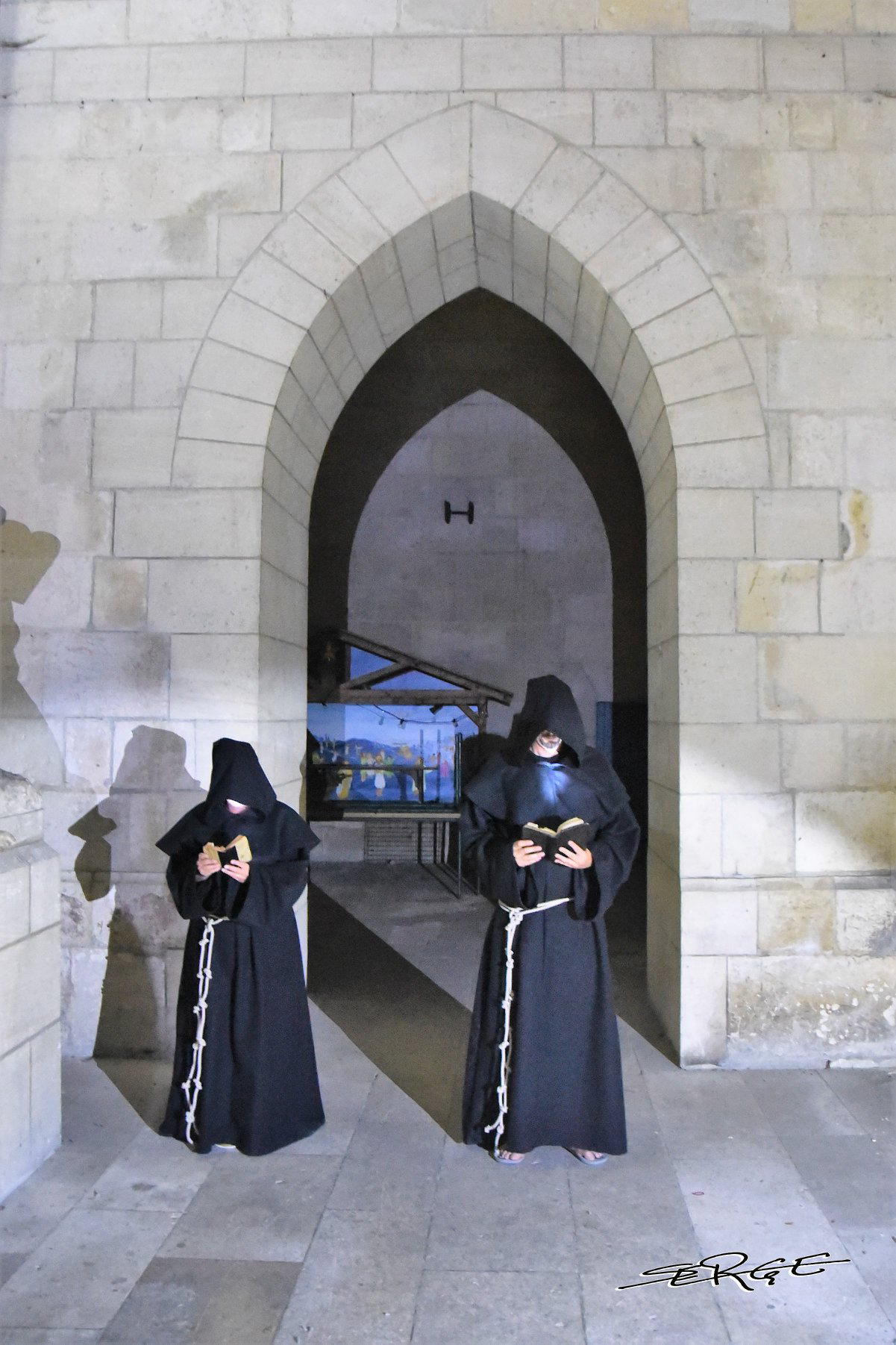 (DR Serge Rondot) "Les Fantômes du vendredi"-Val de Somme-Corbie-CASA Chambres d'hôtes- Guesthouse-B&B-Amiens