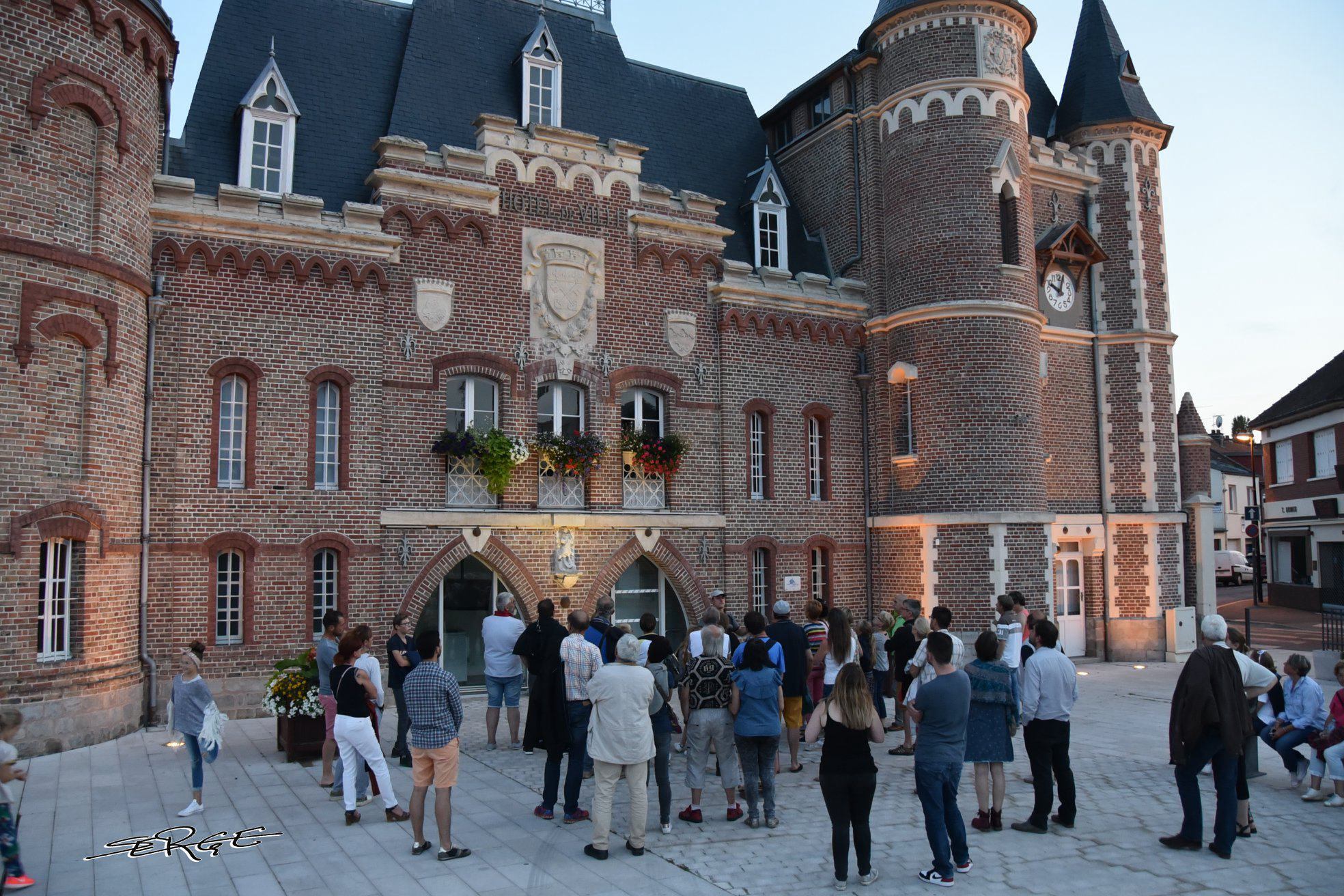 (DR Serge Rondot) "Les Fantômes du vendredi"-Val de Somme-Corbie-CASA Chambres d'hôtes- Guesthouse-B&B-Amiens