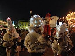 (DR) Compagnie Remue ménage-Les Gnomikys-Marché de Noël Amiens- CASA Chambres d'hôtes