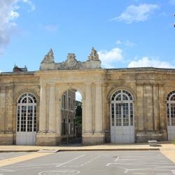 (DR) CASA Chambres d'hôtes Corbie-B&B < La porte monumentale de Corbie