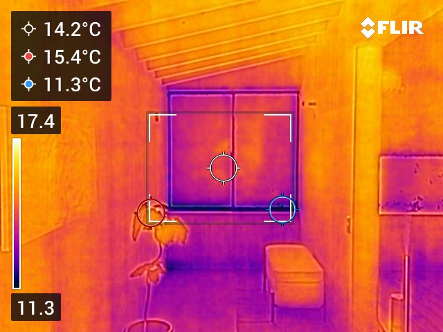 アトリエと住居のサーモカメラ調査