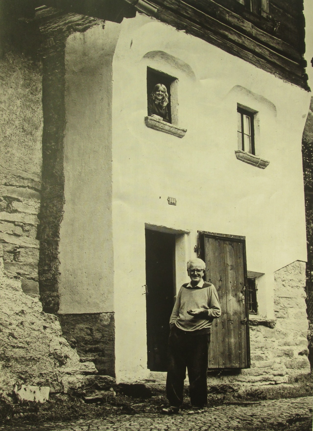 Meine Mutter und mein Grossvater vor dem "Casa Torre" :-)