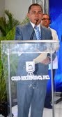 El alcalde del municipio de Moca, Remberto Cruz, pronuncia las palabras centrales del acto.