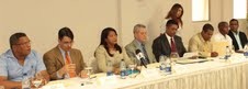 Víctor D’ Aza, director ejecutivo de FEDOMU -Nelson Toca, viceministro de Economía Planificación y Desarrollo -Lorenza Rojas, alcaldesa de Fantino y presidenta de la Mancomunidad -Mark Newton Coordinador del Fondo Canadiense para iniciativas Locales -Ram