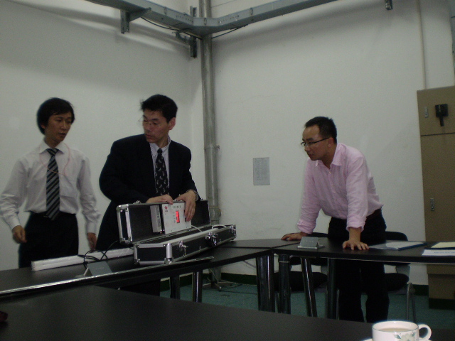 中国会社の電子技術視察（上海）　Inspection tour of electronics technology by a Chinese company (Shanghai)