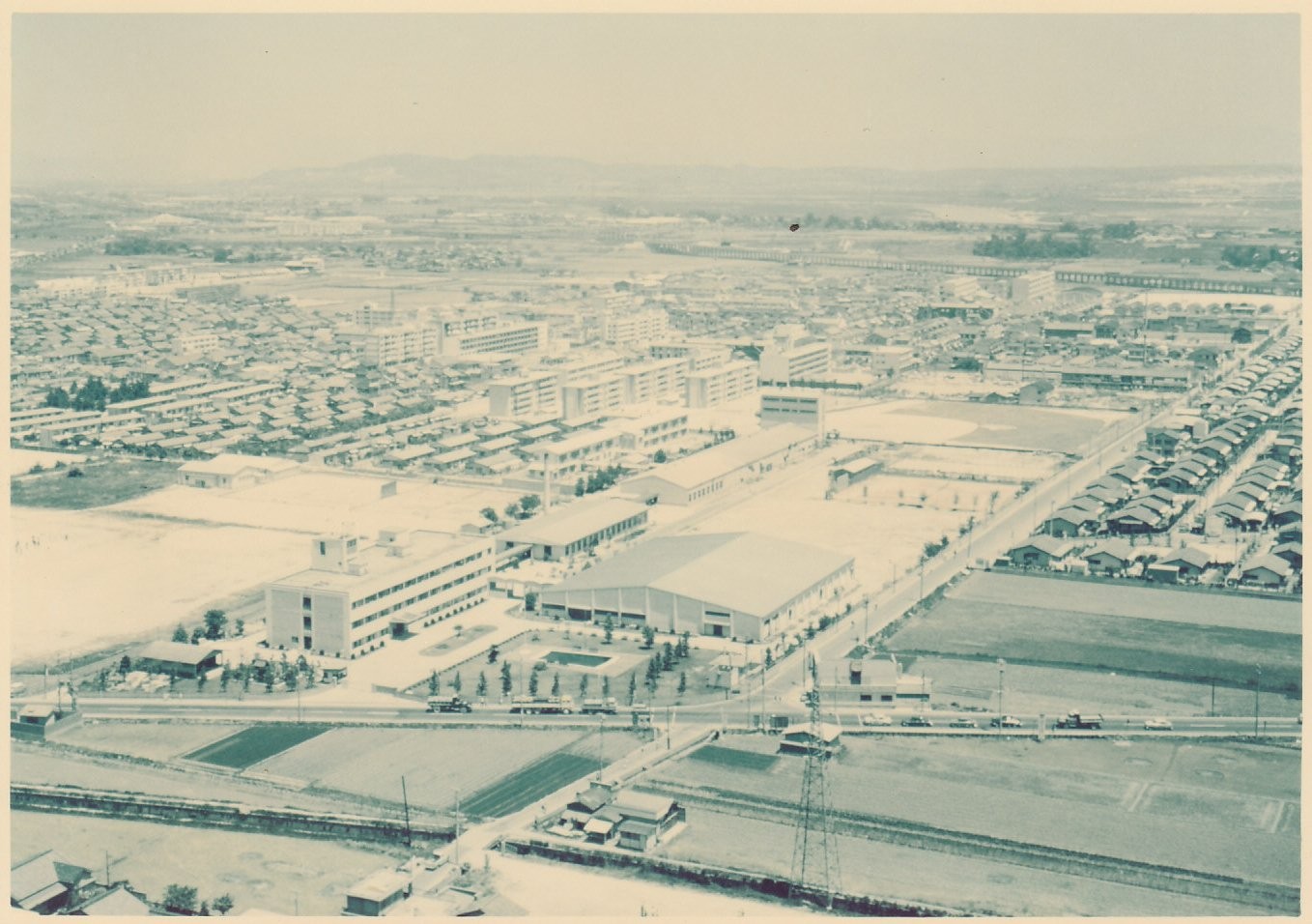 1970年 東洋紡績（株）高槻研究所 全景   Aerial picture of Takatsuki Research Center of TOYOBO Co., Ltd. in 1970