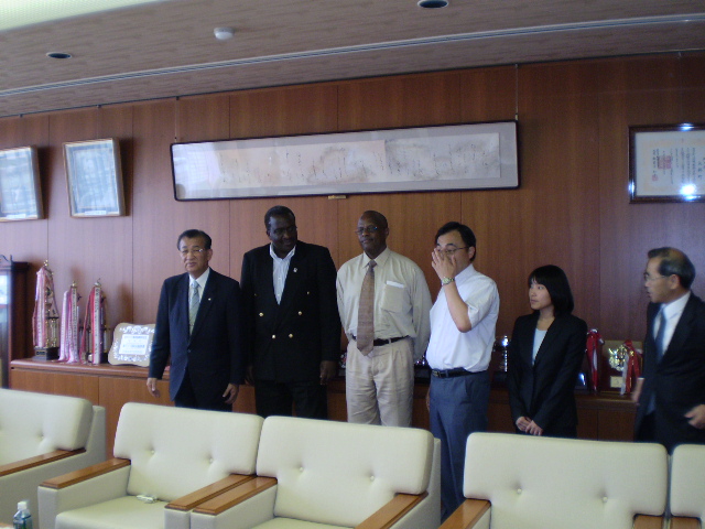 アフリカ大使に浄水技術視察（岡山）African Ambassadors to Japan inspected water purification technology (Okayama)